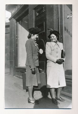 4 Doris Lindeman &amp; Ruth Cederholm 1940